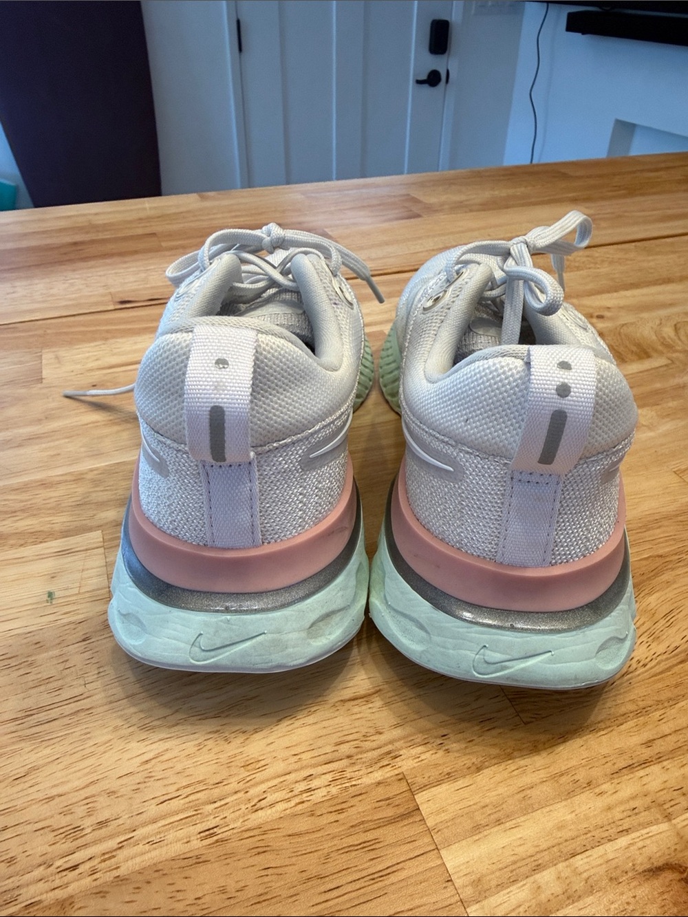 Nike Women's React Infinity flyknit 2- Sz 8.5 - Picture 6 of 8